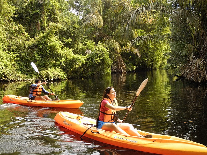 Kayaking and other activities in beautiful Playa Flamingo Costa Rica